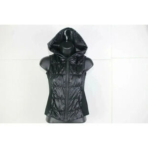 Youth Black zella vest with hood size M (8/10)